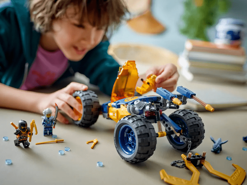 LEGO® Ninjago® Arinov ninja trkač po pijesku (71811)