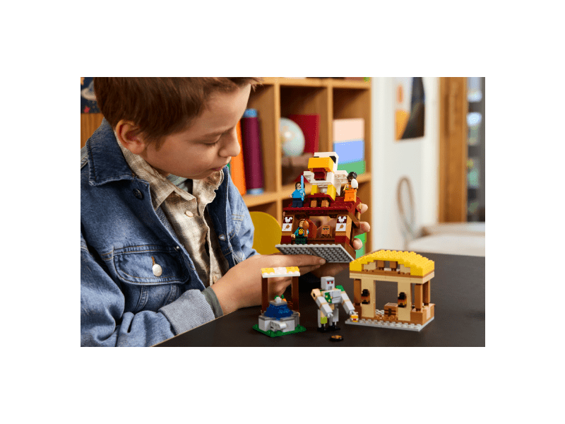 LEGO® Minecraft® Zračni brod duhova i napad na selo (21273)