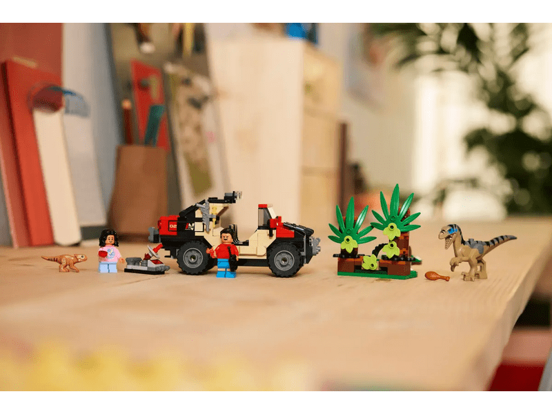 LEGO® Jurassic World™ Terepjárós menekülés a raptor elől (76972)