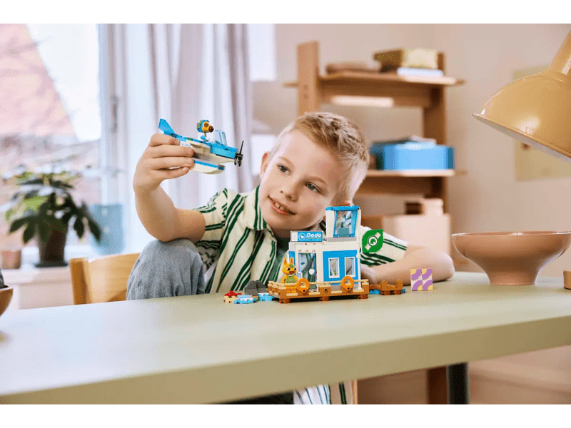 LEGO® Animal Crossing™ Letite na brodu Dodo Airlinesa (77051)