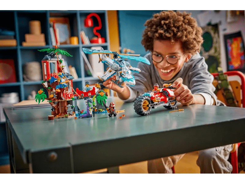 LEGO® Ninjago® Nindzsajárművek csatája a lombháznál (71857)