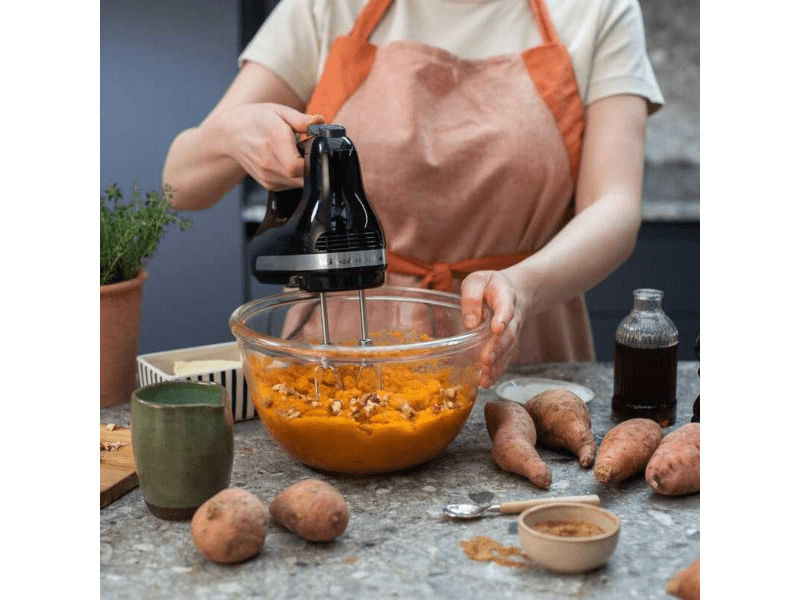 KitchenAid 5KHM6118EOB 6-sebességes szilikonos kézi mixer