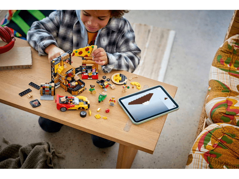 LEGO® City Pizzéria kiszállító járművekkel (60496)