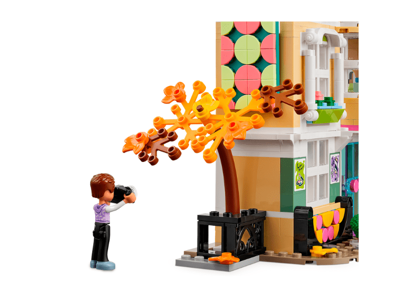 LEGO® Friends Emma művészeti iskolája (41711)