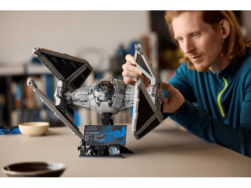 LEGO® Star Wars™ TIE elfogóvadász™ (75382)
