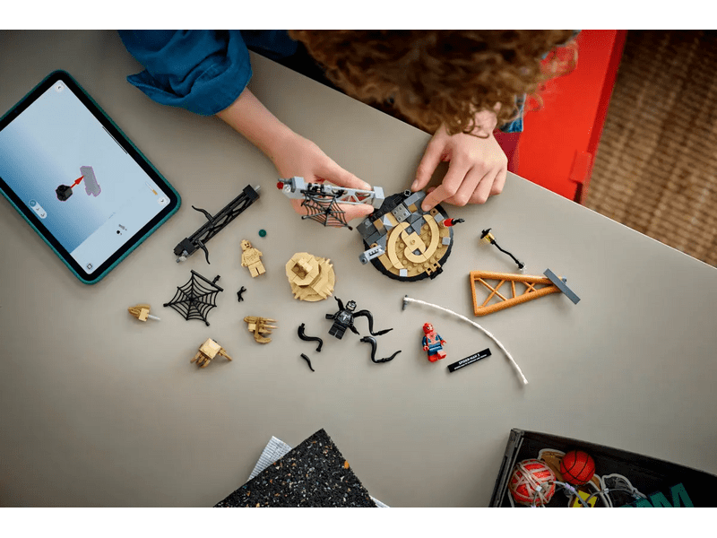 LEGO® Marvel Pókember és Homokember óriási csatája (76334)