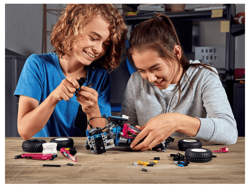 LEGO® Technic™ Terepjáró homokfutó (42124)
