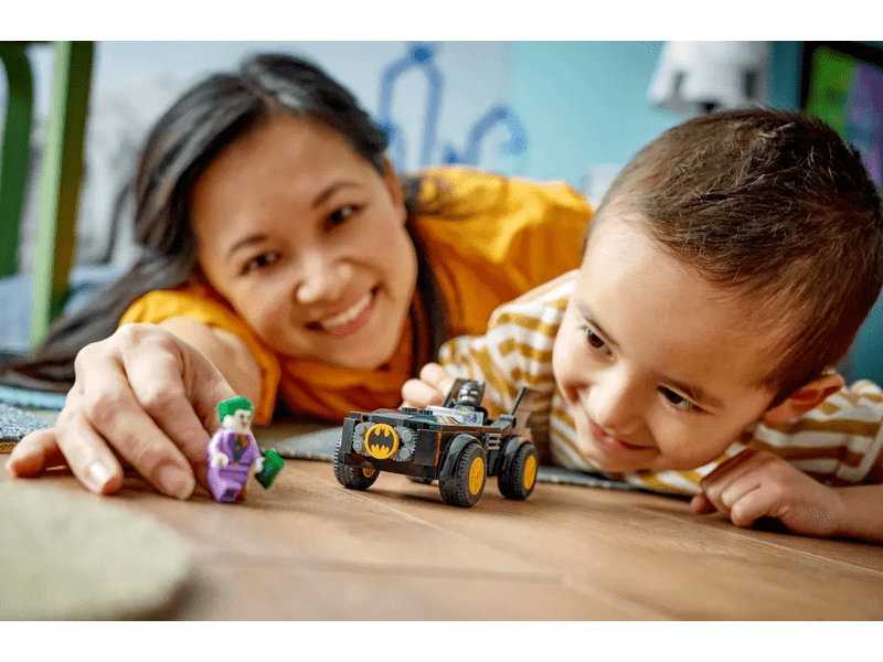 LEGO® Batman™ Batmobile™ hajsza: Batman™ vs. Joker™ (76264)