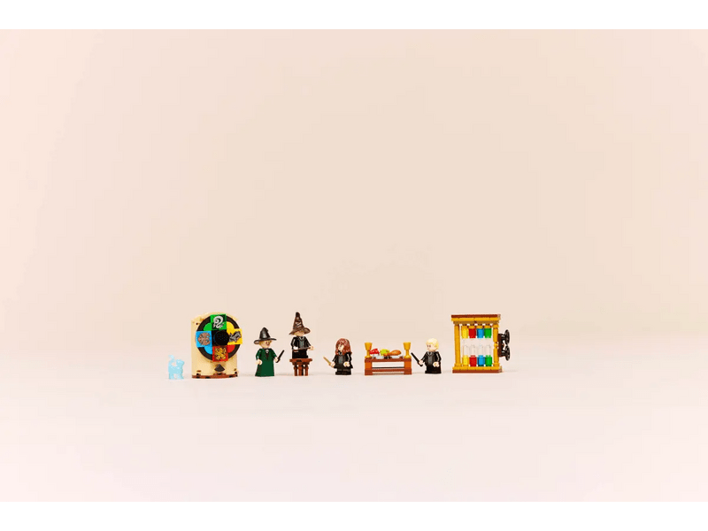 LEGO® Harry Potter™ Roxfort™ kastély: A Teszlek Süveg kiválasztási ceremóniája (76460)