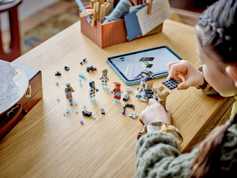 LEGO® Marvel Iron Man and the Iron Legion vs. Hidra vojnik (76288)