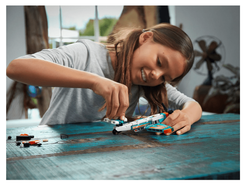 LEGO® Technic™ Versenyrepülőgép (42117)