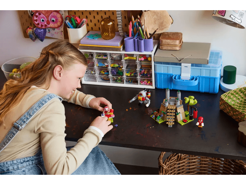 LEGO® Knuckles and the Master Emerald Shrine (76998)