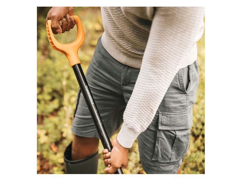 Fiskars Solid™ hegyes kerti ásó (1066716)