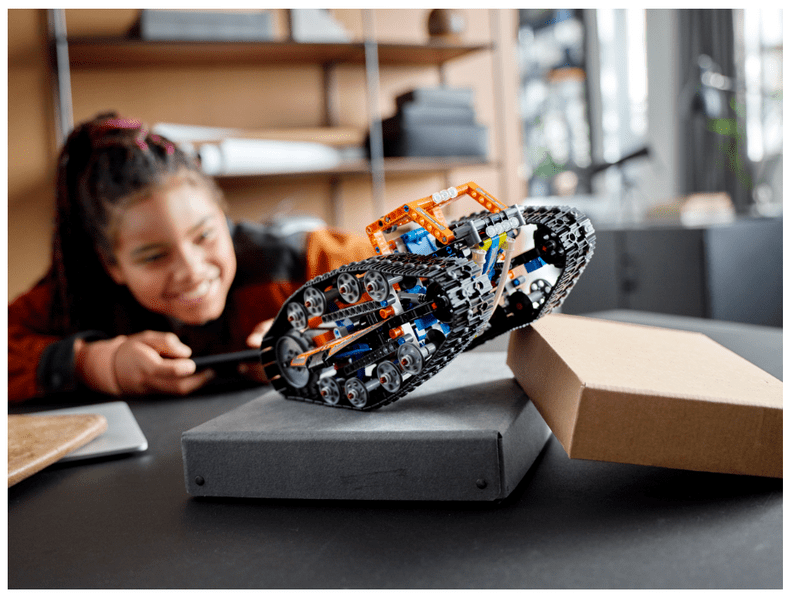 LEGO® Technic™ Applikációval irányítható átalakító jármű (42140)