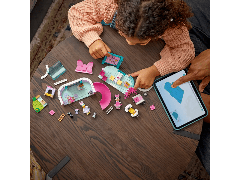 LEGO® Disney Minnie pansion za kućne ljubimce (43274)