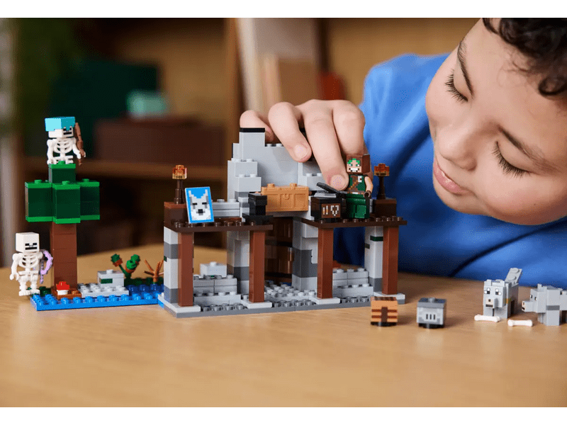 LEGO® Minecraft® Vučja tvrđava (21261)