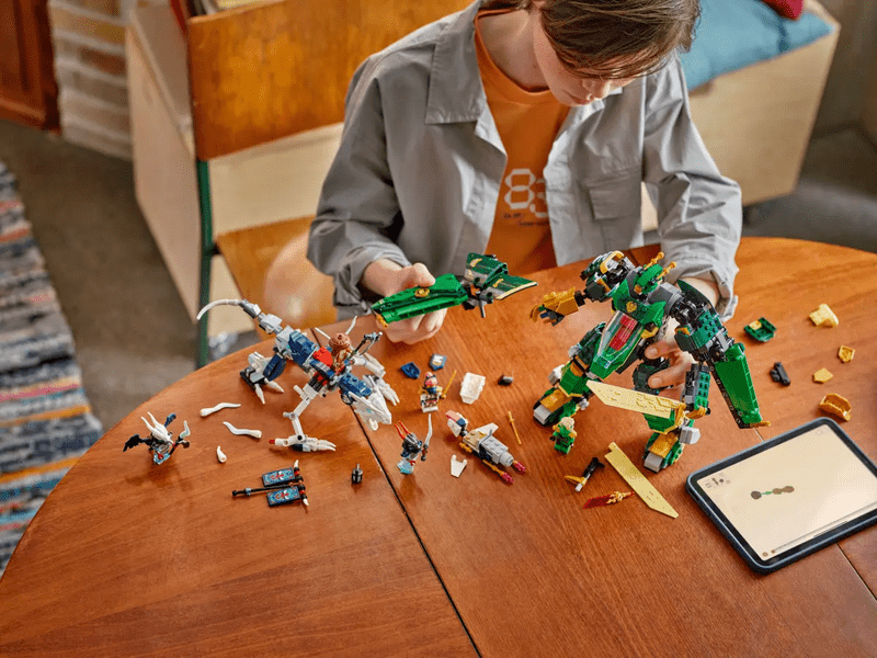 LEGO® Ninjago® Lloydov leteći robot (71845)