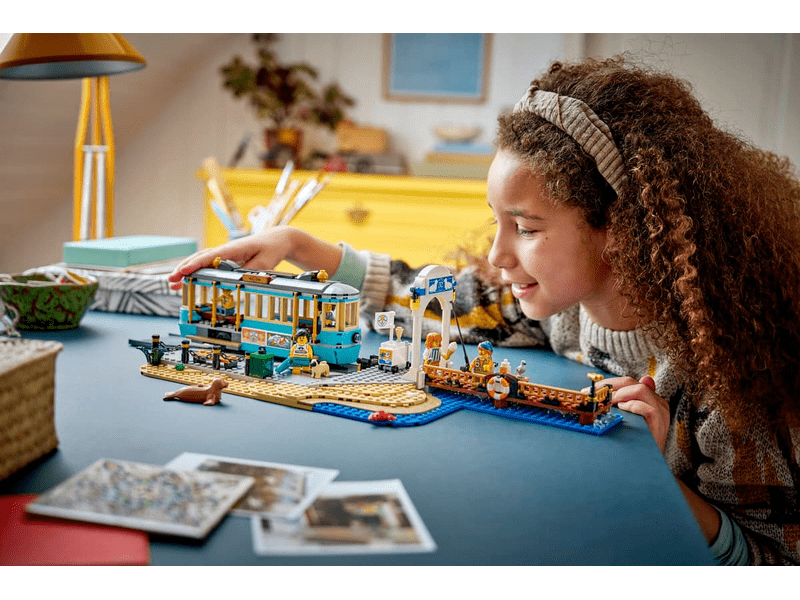 LEGO® City Klasszikus tengerparti villamos (60506)