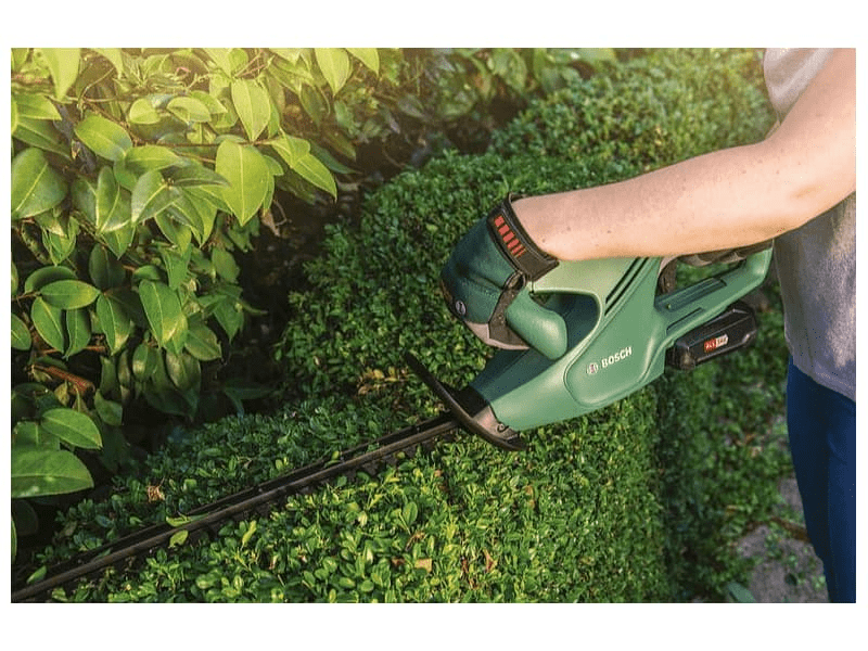 Bosch 0600849H00 EasyHedgeCut 18-45 Akkus sövényvágó (1 x 2,0 Ah)