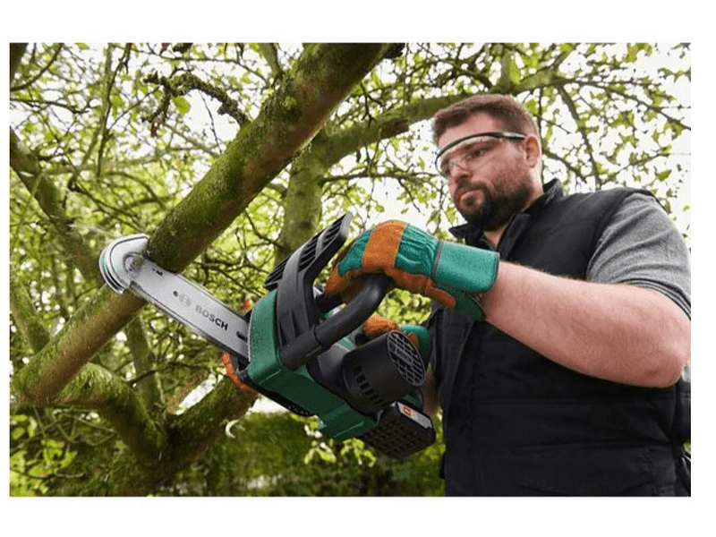 Bosch 06008B8001 UniversalChain 18 Akkus láncfűrész (akku és töltőberendezés nélkül)