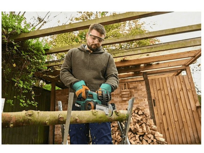 Bosch 06008B8001 UniversalChain 18 Akkus láncfűrész (akku és töltőberendezés nélkül)