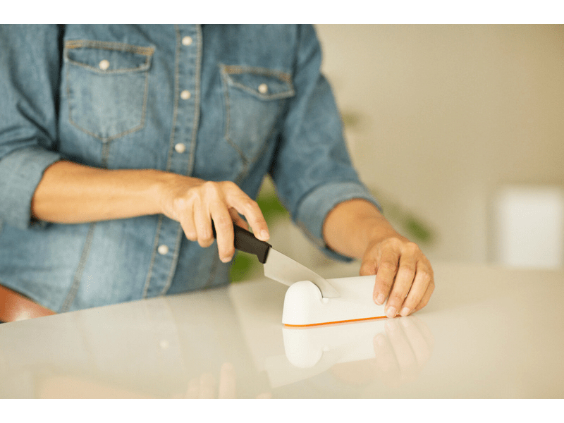 Fiskars Functional Form Roll-Sharp™ Késélező (1014214)