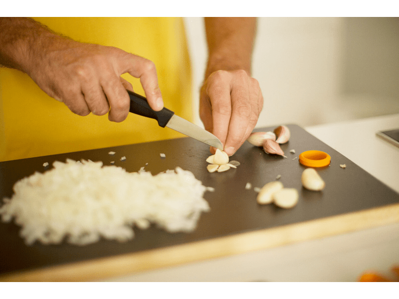 Fiskars Functional Form hámozókés, 7 cm, egyenes (1014227)