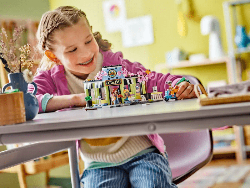 LEGO® Friends Heartlake City kávézó (42618)