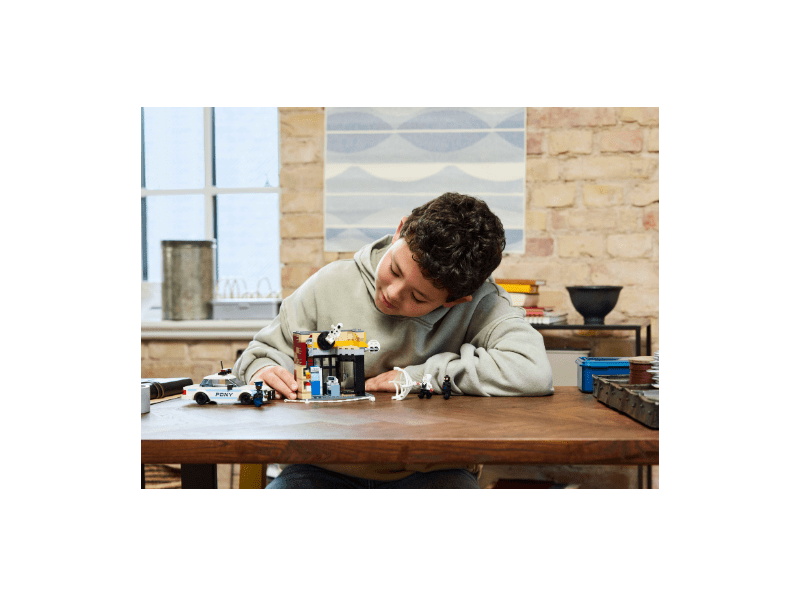 LEGO® Marvel Spider-Verse: Miles Morales protiv Patcha (76311)