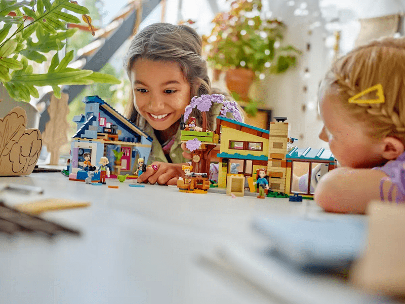 LEGO® Friends Olly és Paisley családi házai (42620)