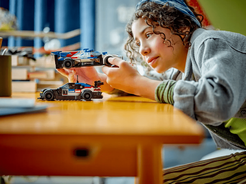 LEGO® Speed Champions BMW M4 GT3 i BMW M Hybrid V8 trkaći automobili (76922)