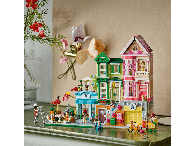 LEGO® Friends Apartmani i trgovine u Heartlake City (42670)