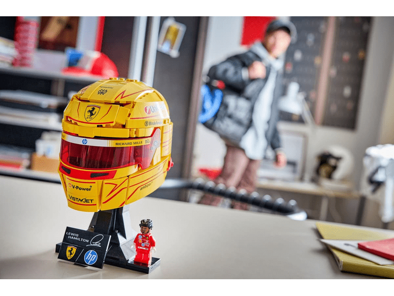 LEGO® Editions Scuderia Ferrari HP Lewis Hamilton sisakja (43022)