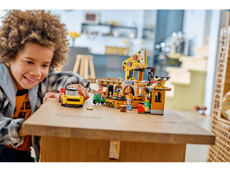 LEGO® City Pizzéria kiszállító járművekkel (60496)