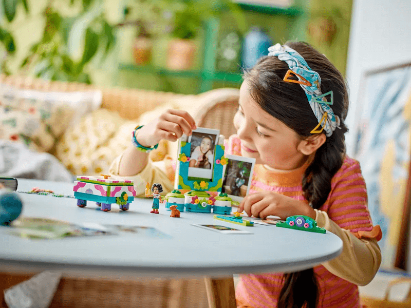 LEGO® Disney Mirabel okvir za slike i kutija za nakit (43239)