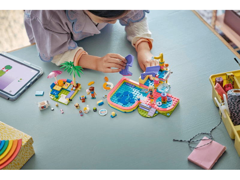 LEGO® Friends Egy vidám nap az aquaparkban (42676)