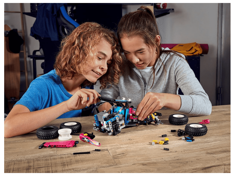 LEGO® Technic™ Terepjáró homokfutó (42124)