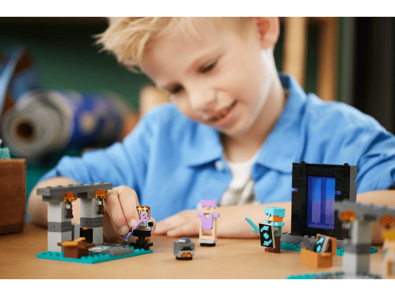 LEGO® Minecraft® Oružarnica (21252)