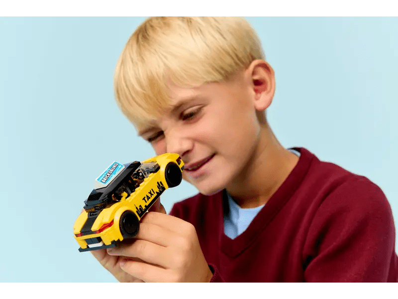 LEGO® City Sárga taxi – Modellautókészlet 2 minifigurával, húsvéti szett (60487)