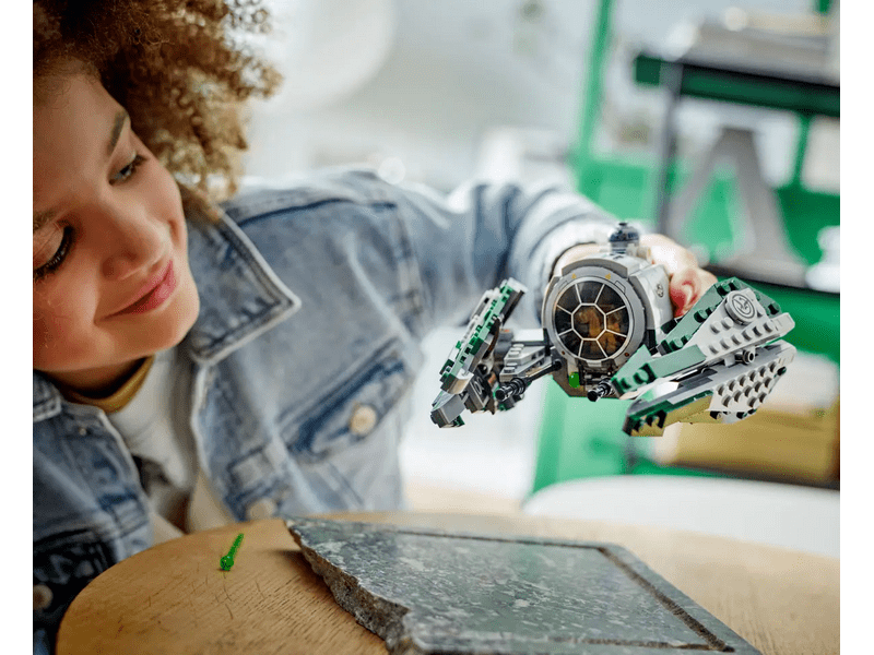 LEGO® Star Wars™ Yoda Jedi Starfighter™-e (75360)