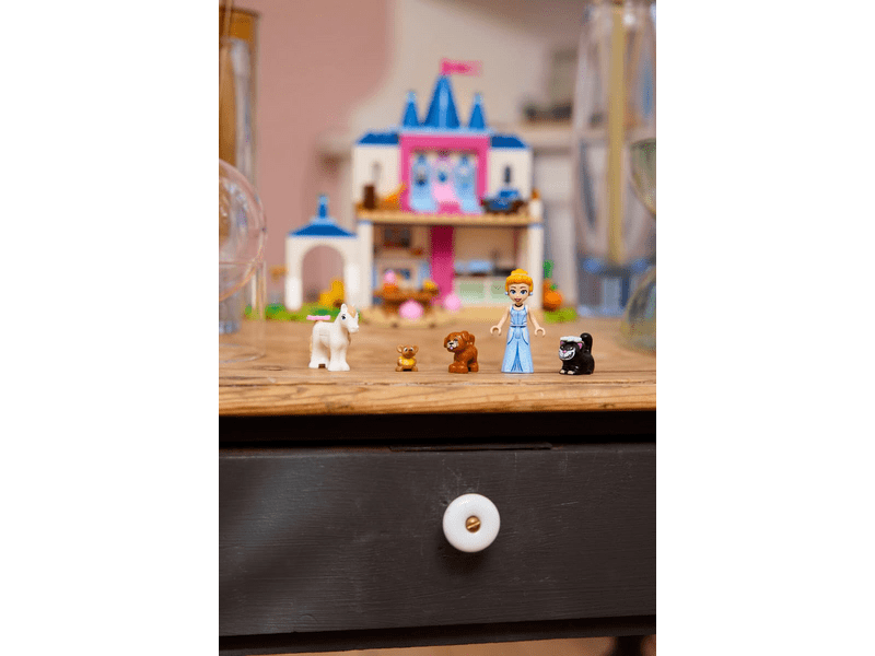 LEGO® Disney Princess Hamupipőke kastélya és állatbarátai (43283)