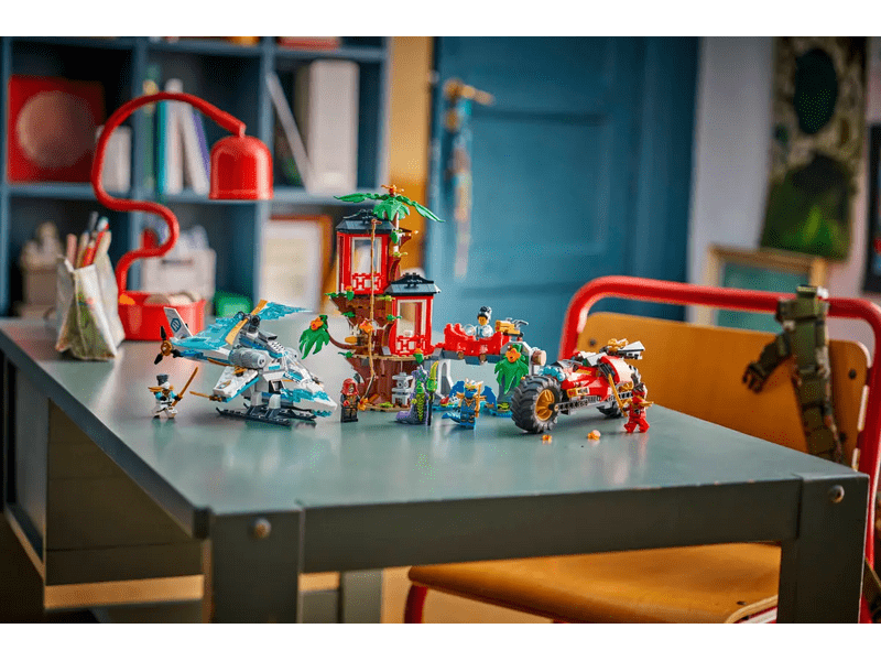 LEGO® Ninjago® Nindzsajárművek csatája a lombháznál (71857)