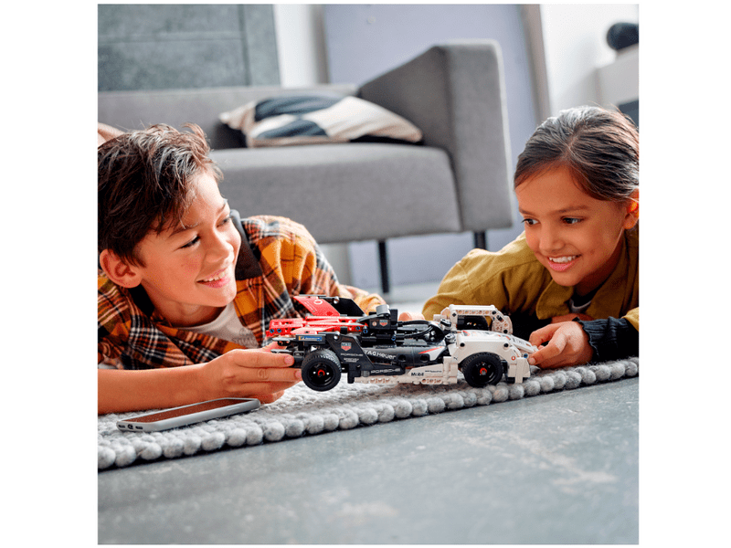 LEGO® Technic™ Formula E® Porsche 99X Electric (42137)