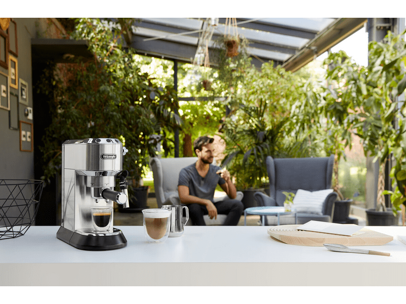 De'Longhi Dedica EC685.M manuális kávéfőző, metál