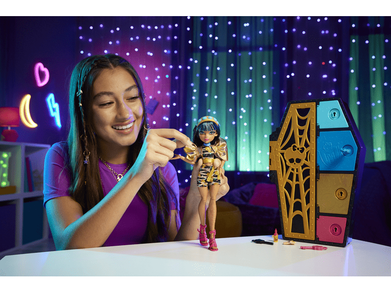 Monster High: Cleo De Nile baba kiegészítőkkel (HKY63)