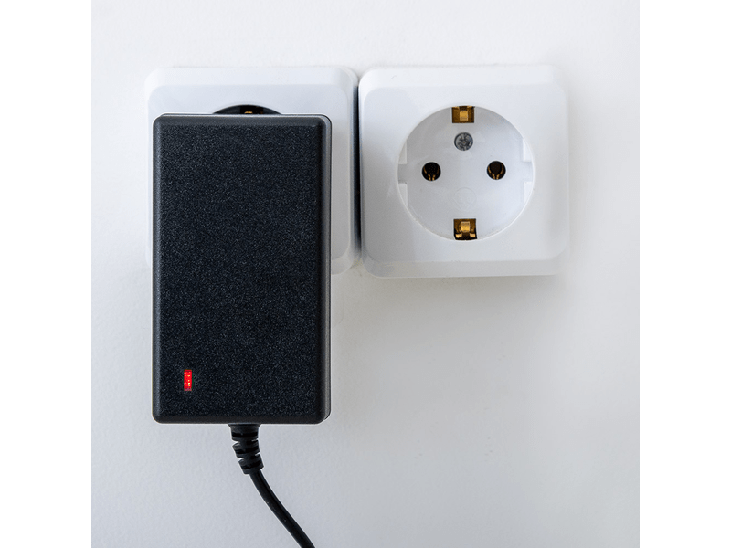 Hyundai HYD-20V-Li/1Ah Lengődugós akkutöltő (2240)