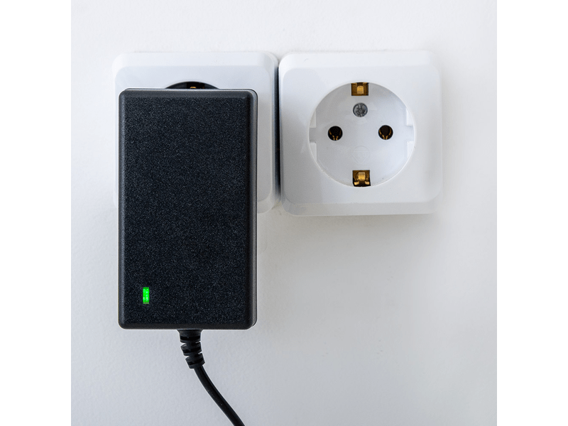 Hyundai HYD-20V-Li/1Ah Lengődugós akkutöltő (2240)