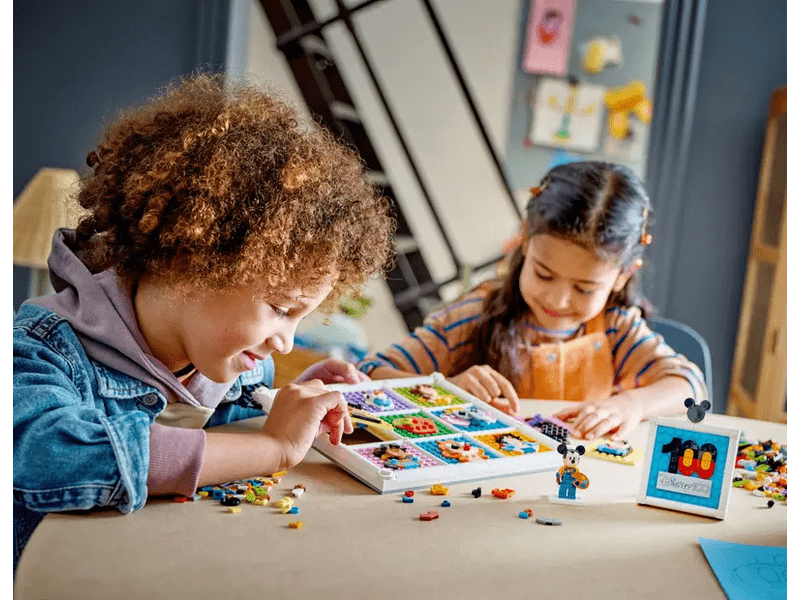 LEGO® ǀ Disney A Disney animációs ikonjainak 100 éve (43221)