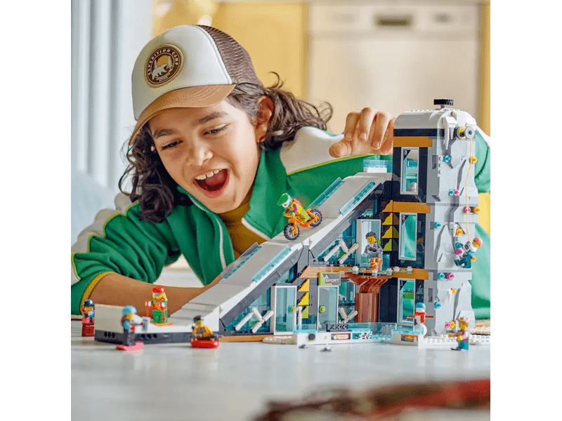 LEGO® City Sí- és hegymászó központ (60366)