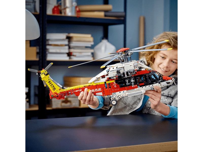LEGO® Technic Airbus H175 Mentőhelikopter (42145)